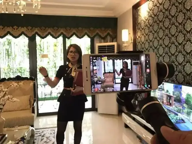 蜜视直播app用户评价头像展示图